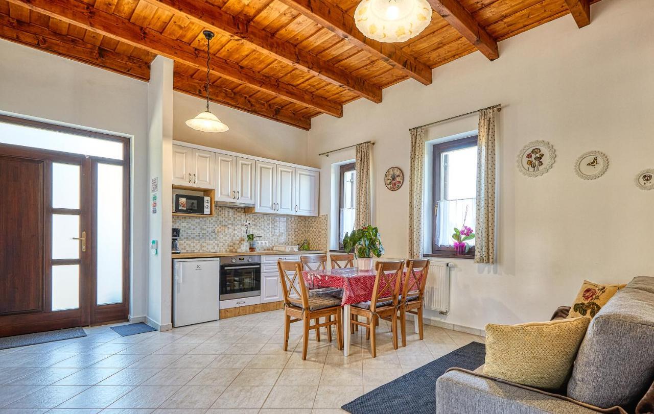 Apartment Rozsabarack Vendeghazak