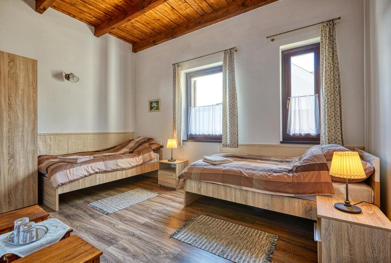 Rozsabarack Vendeghazak * Hegykő